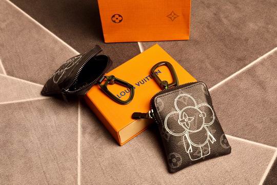 LV keyring 03lyh94